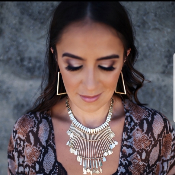 Kendra Scott, Easton, Gold Earrings - Picture 5 of 11